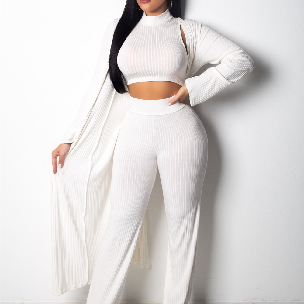 Fashion Nova 3 piece set in white 🌹